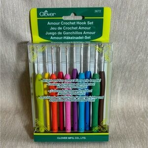 CLOVER AMOUR Crochet Hook Set with 10 Hooks New in Box